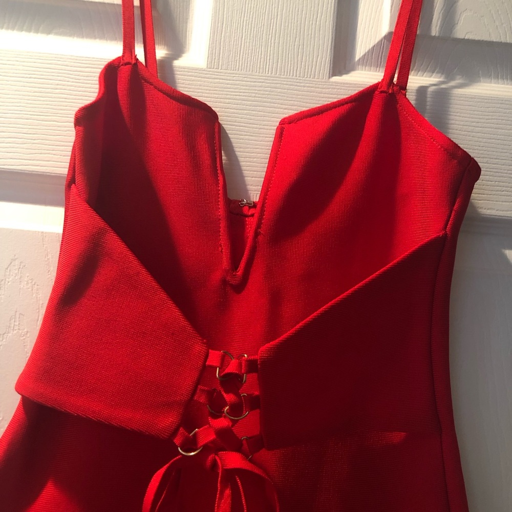 GORGEOUS Red dress size Medium, BRAND NEW - Picture 2 of 3